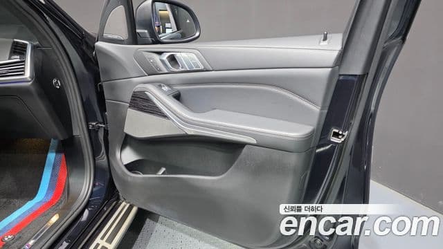BMW X7 2022 — ფოტო 21/32
