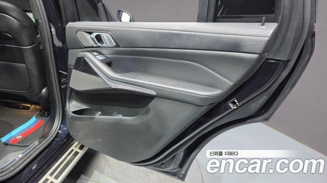 BMW X7 2022 — ფოტო 18/32