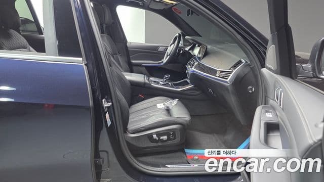 BMW X7 2022 — ფოტო 8/32