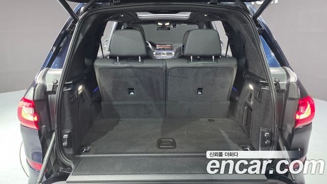 BMW X7 2022 — ფოტო 31/32