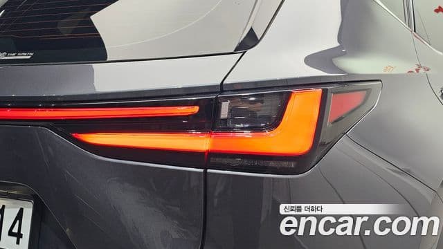 Lexus NX350h 2025 — Photo 3/33