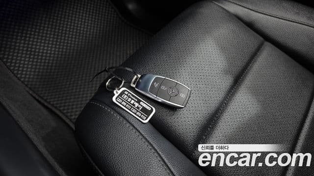 Mercedes-Benz GLE-Class 2025 — Photo 24/37