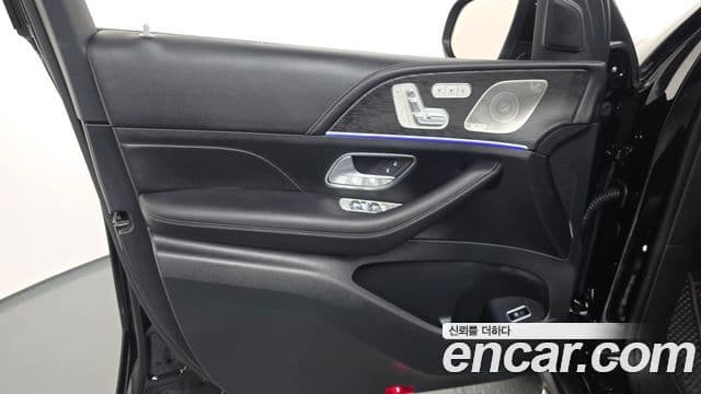 Mercedes-Benz GLE-Class 2025 — Photo 35/37