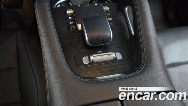 Mercedes-Benz GLE-Class 2025 — Photo 19/37