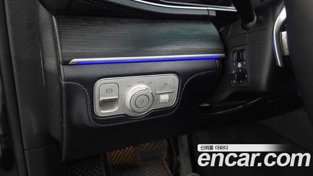 Mercedes-Benz GLE-Class 2025 — Photo 15/37