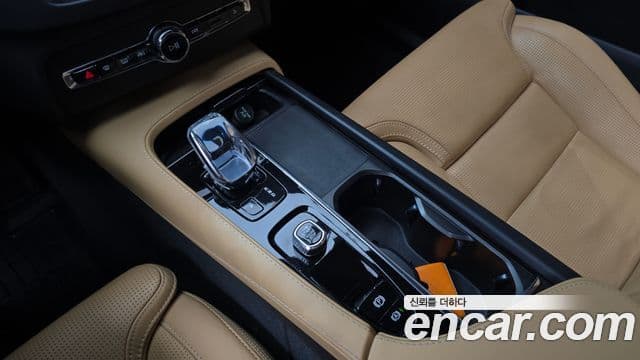 Volvo XC90 2022 — Фото 9/20