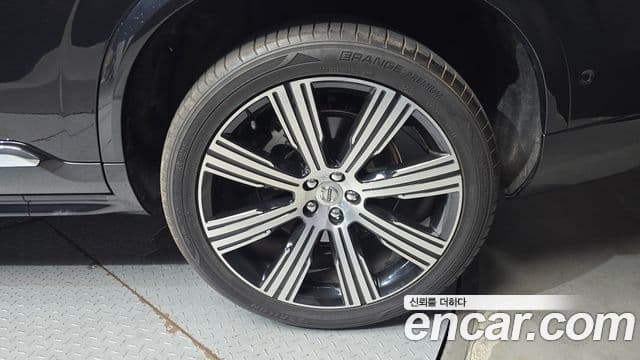 Volvo XC90 2022 — Photo 28/31