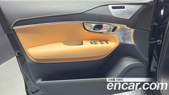 Volvo XC90 2022 — Photo 14/31