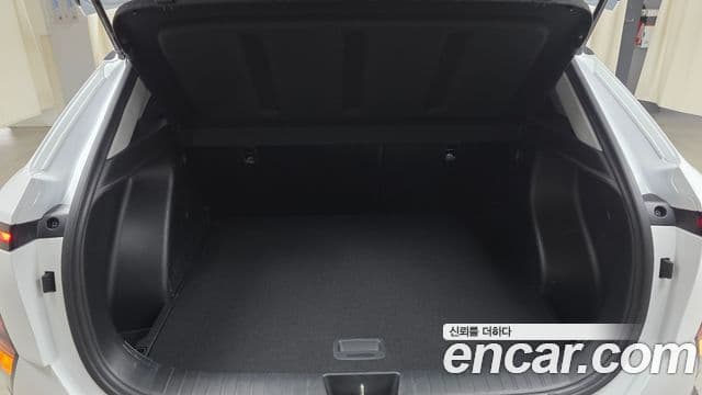 Hyundai Kona 2023 — Фото 17/20