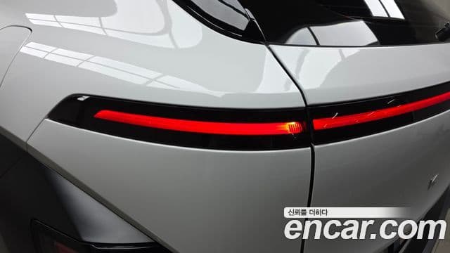 Hyundai Kona Hybrid 2023 — Şəkil 25/30