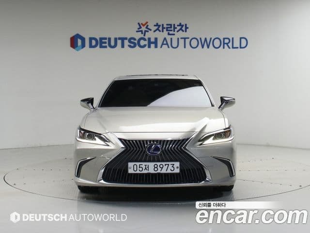 Lexus ES300h 2018 — Photo 17/20