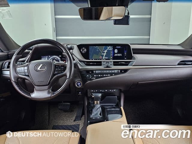 Lexus ES300h 2018 — Photo 7/20
