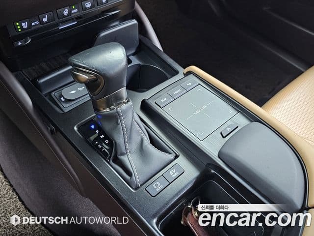 Lexus ES300h 2018 — Photo 4/20
