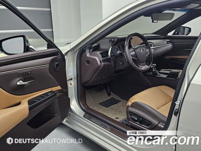 Lexus ES300h 2018 — Photo 13/20