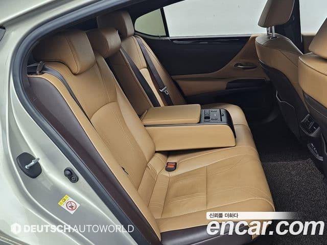Lexus ES300h 2018 — Photo 11/20