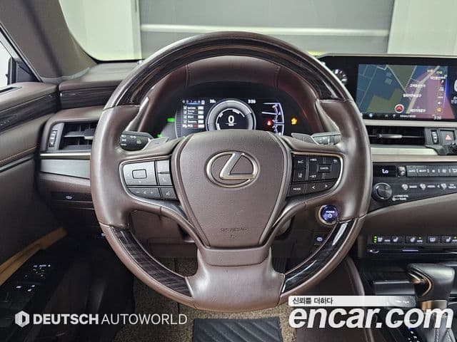 Lexus ES300h 2018 — Photo 6/20