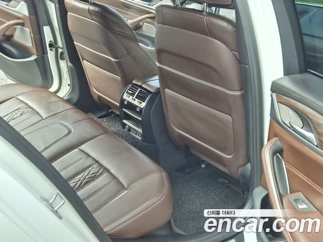 BMW 5 Series 2020 — Şəkil 8/20