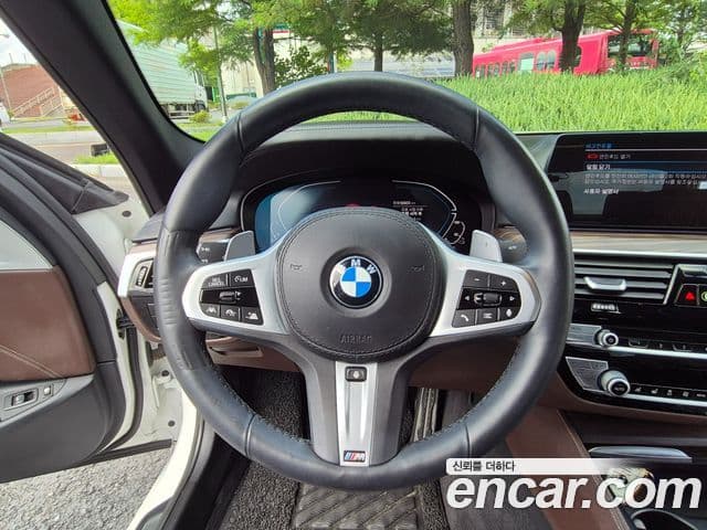 BMW 5 Series 2020 — Şəkil 12/20