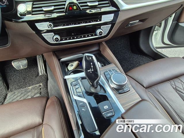 BMW 5 Series 2020 — Şəkil 13/20