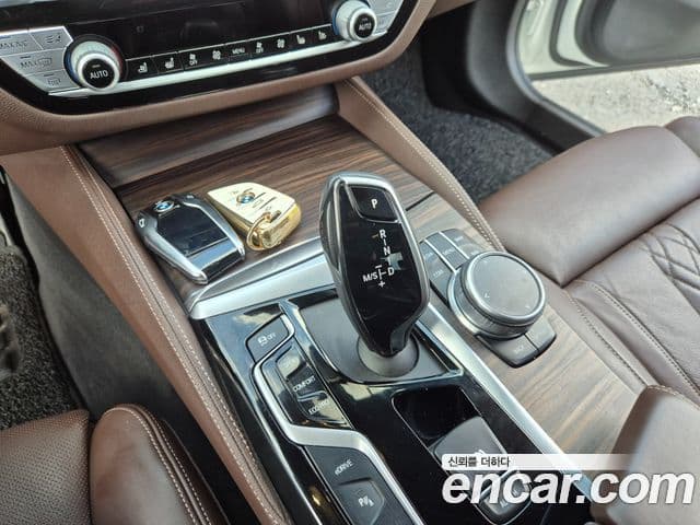BMW 5 Series 2020 — Şəkil 16/20