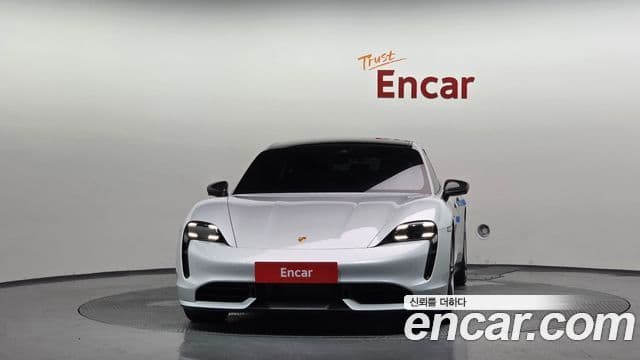Porsche Taycan 2021 — ფოტო 4/20