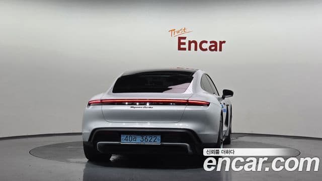 Porsche Taycan 2021 — ფოტო 18/20