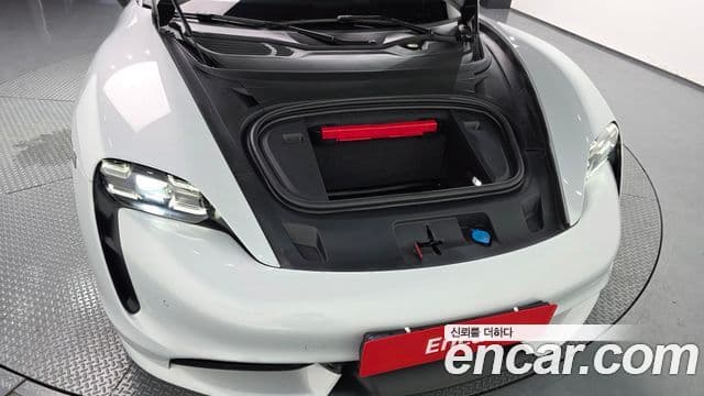 Porsche Taycan 2021 — ფოტო 13/20