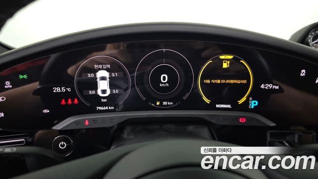 Porsche Taycan 2021 — ფოტო 11/20