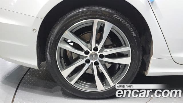 Audi A6 2021 — ფოტო 5/20