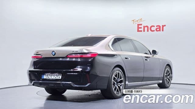 BMW 7 Series 2024 — Photo 20/20