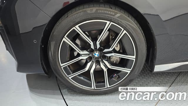 BMW 7 Series 2024 — Photo 13/20