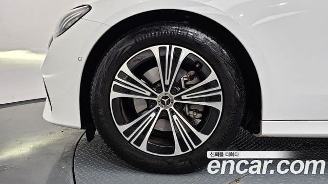 Mercedes-Benz E-Class 2025 — Фото 4/20