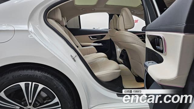 Mercedes-Benz E-Class 2025 — Фото 12/20