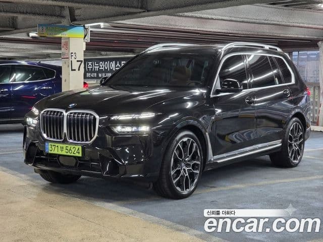 BMW X7 2025 — Фото 1/20