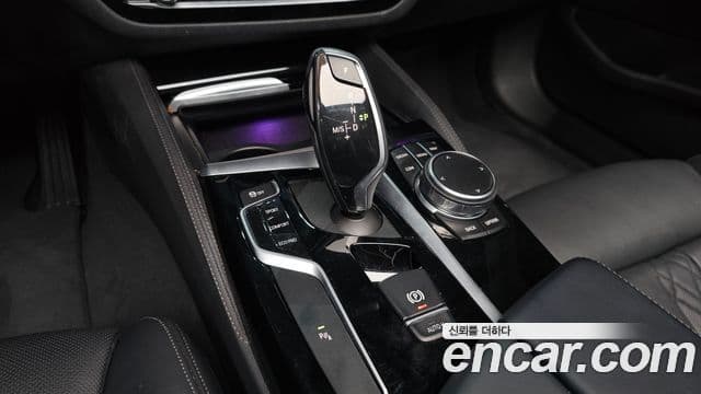 BMW 5 Series 2019 — фото 9 из 20