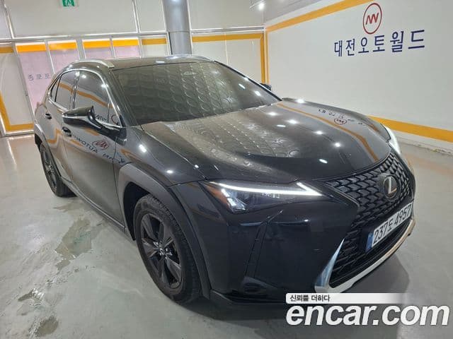 Lexus UX300h 2024 — Фото 5/20