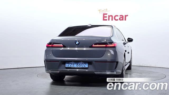 BMW i7 2023 — ფოტო 14/34