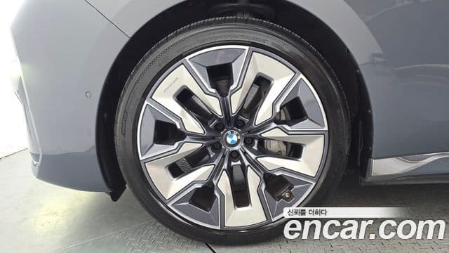 BMW i7 2023 — ფოტო 2/34