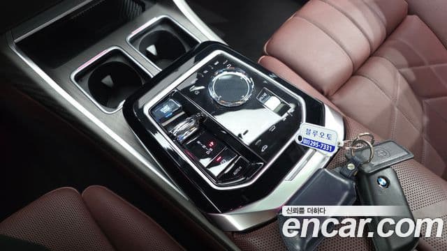 BMW i7 2023 — ფოტო 28/34