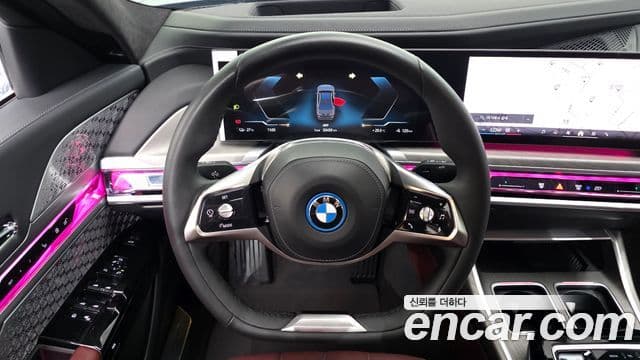 BMW i7 2023 — ფოტო 16/34