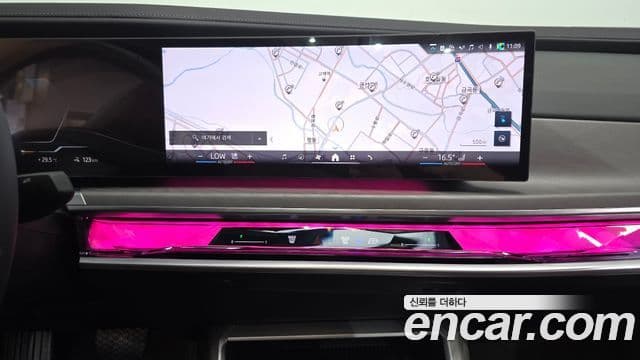 BMW i7 2023 — ფოტო 32/34