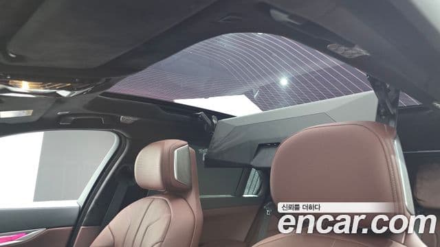 BMW i7 2023 — ფოტო 18/34