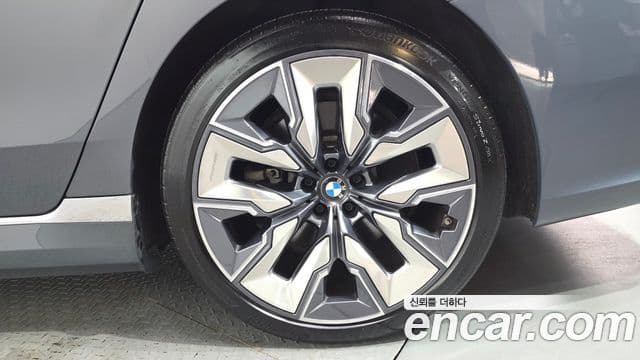 BMW i7 2023 — ფოტო 15/34