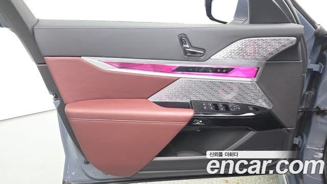 BMW i7 2023 — ფოტო 25/34