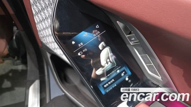 BMW i7 2023 — ფოტო 11/34