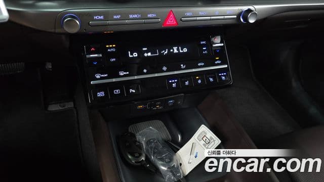 Hyundai Grandeur 2023 — ფოტო 17/20