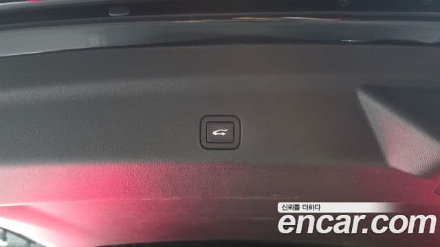 Cadillac Escalade 2021 — Фото 17/20