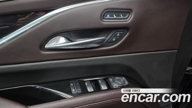 Cadillac Escalade 2021 — Фото 19/20