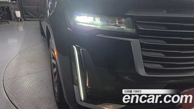 Cadillac Escalade 2021 — ფოტო 19/39