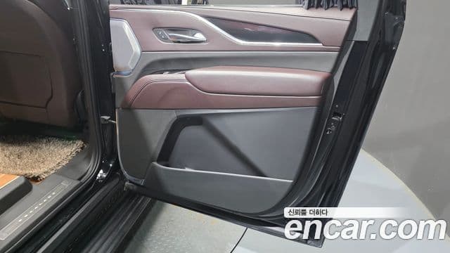 Cadillac Escalade 2021 — ფოტო 37/39